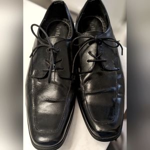 EUC VanHeusen Black LEATHER Dress Shoes for men sz 10D